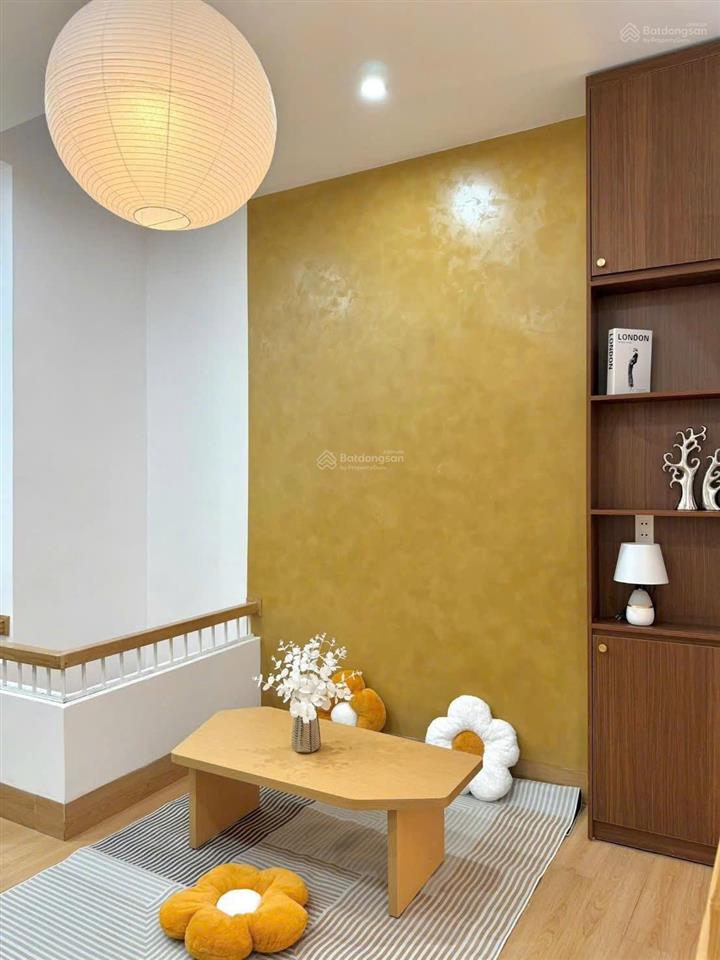 Bán nhanh nhà 3 tầng xây mới, thiết kế hiện đại, đủ tiện ích, có giếng trời, sân phơi, giá tốt