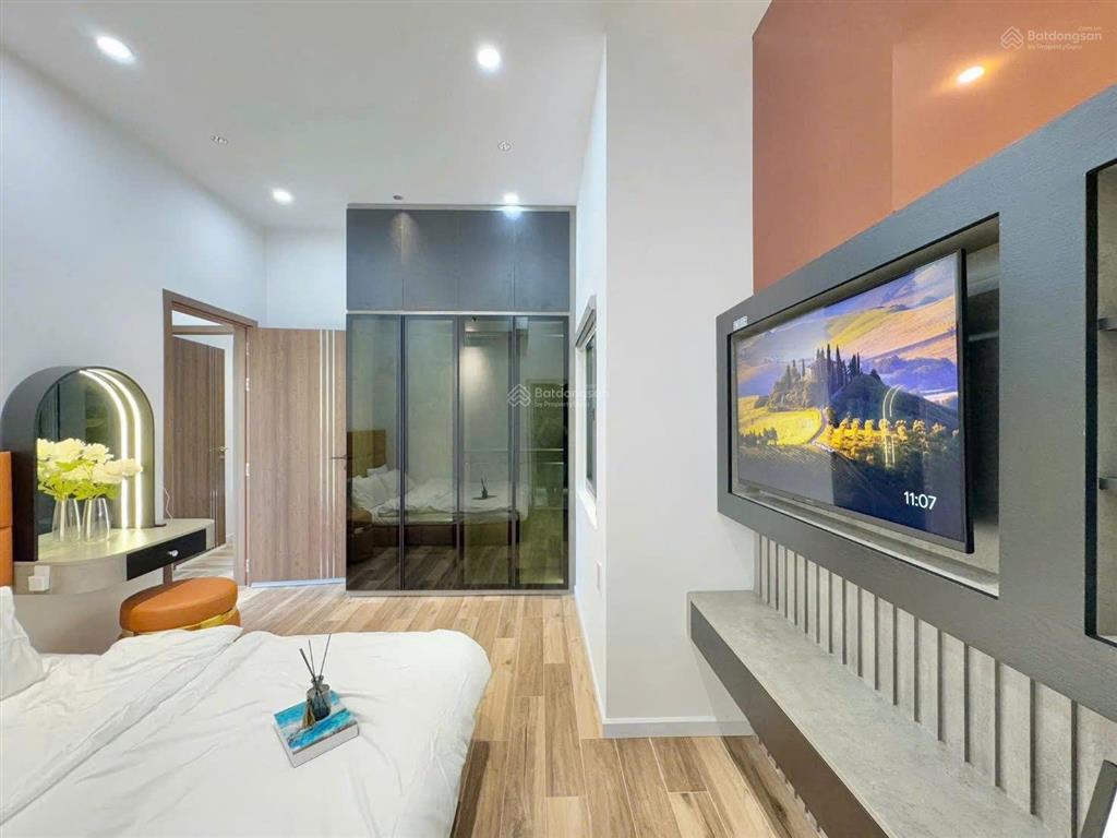 Bán gấp nhà 3 tầng trung tâm tp, nở hậu, nội thất cao cấp, nhà đang cho thuê 21tr/th, đủ công năng