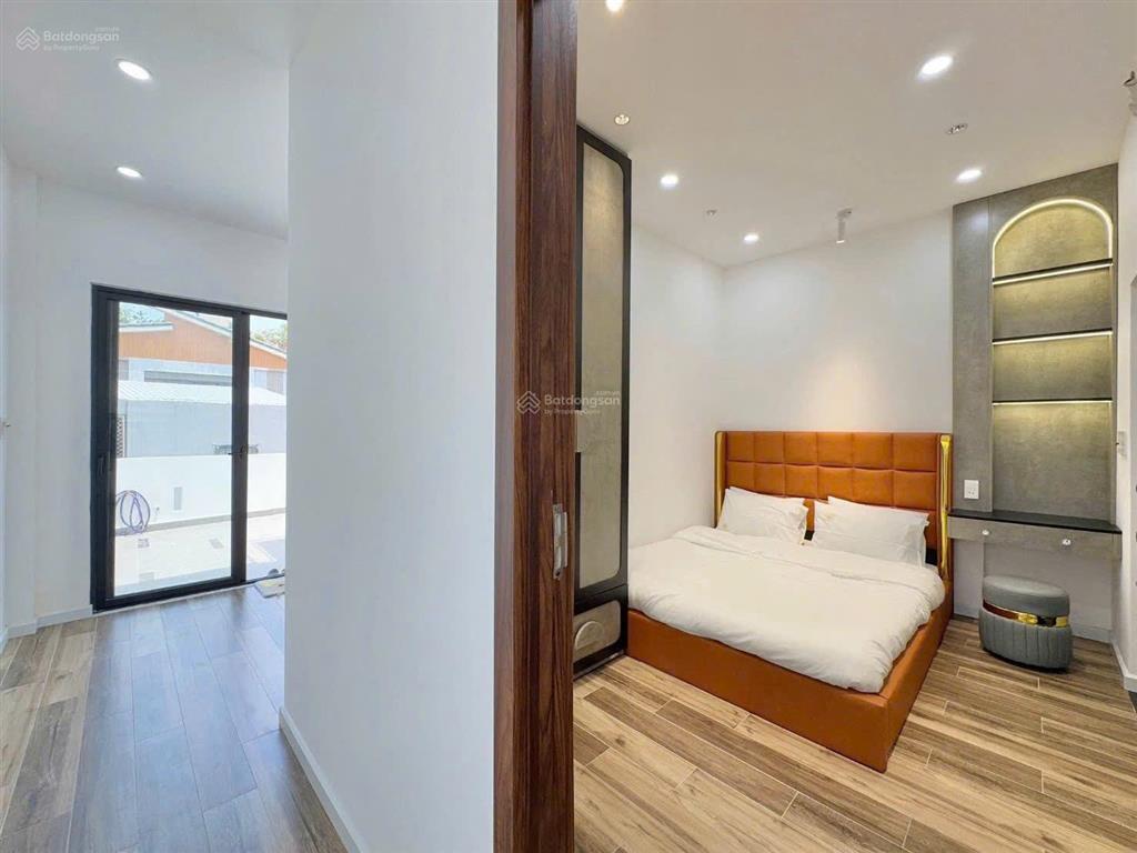 Bán gấp nhà 3 tầng trung tâm tp, nở hậu, nội thất cao cấp, nhà đang cho thuê 21tr/th, đủ công năng
