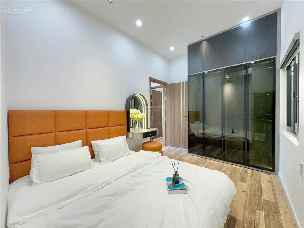Bán gấp nhà 3 tầng trung tâm tp, nở hậu, nội thất cao cấp, nhà đang cho thuê 21tr/th, đủ công năng