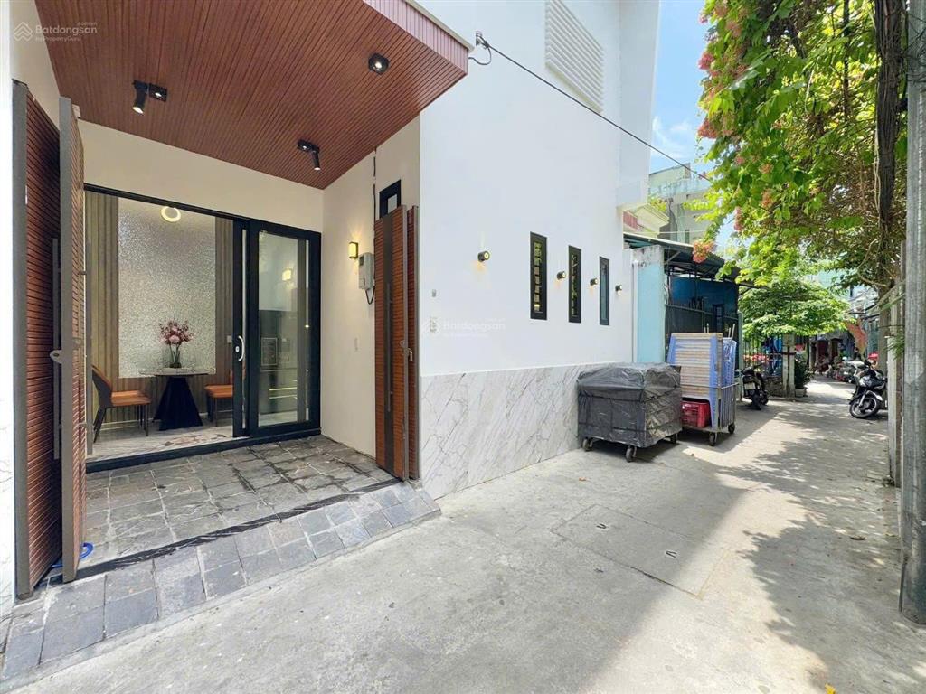 Bán gấp nhà 3 tầng trung tâm tp, nở hậu, nội thất cao cấp, nhà đang cho thuê 21tr/th, đủ công năng