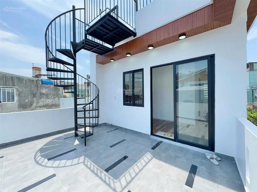 Bán gấp nhà 3 tầng trung tâm tp, nở hậu, nội thất cao cấp, nhà đang cho thuê 21tr/th, đủ công năng