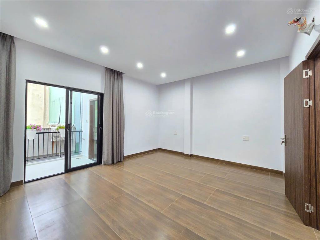 Bán nhanh nhà 3 tầng xây mới 100%, gần biển, khu dân cư văn minh, đủ tiện ích, thiết kế hiện đại