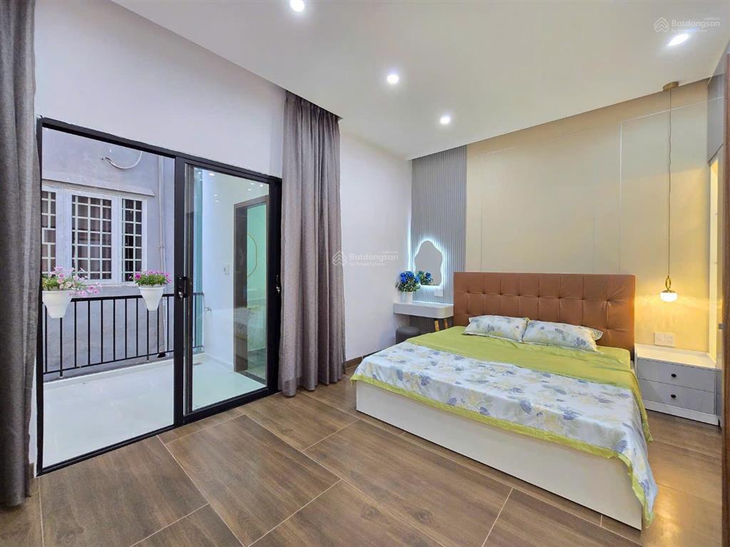 Bán nhanh nhà 3 tầng xây mới 100%, gần biển, khu dân cư văn minh, đủ tiện ích, thiết kế hiện đại