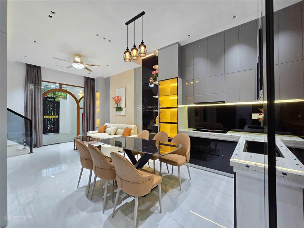 Bán nhanh nhà 3 tầng xây mới 100%, gần biển, khu dân cư văn minh, đủ tiện ích, thiết kế hiện đại