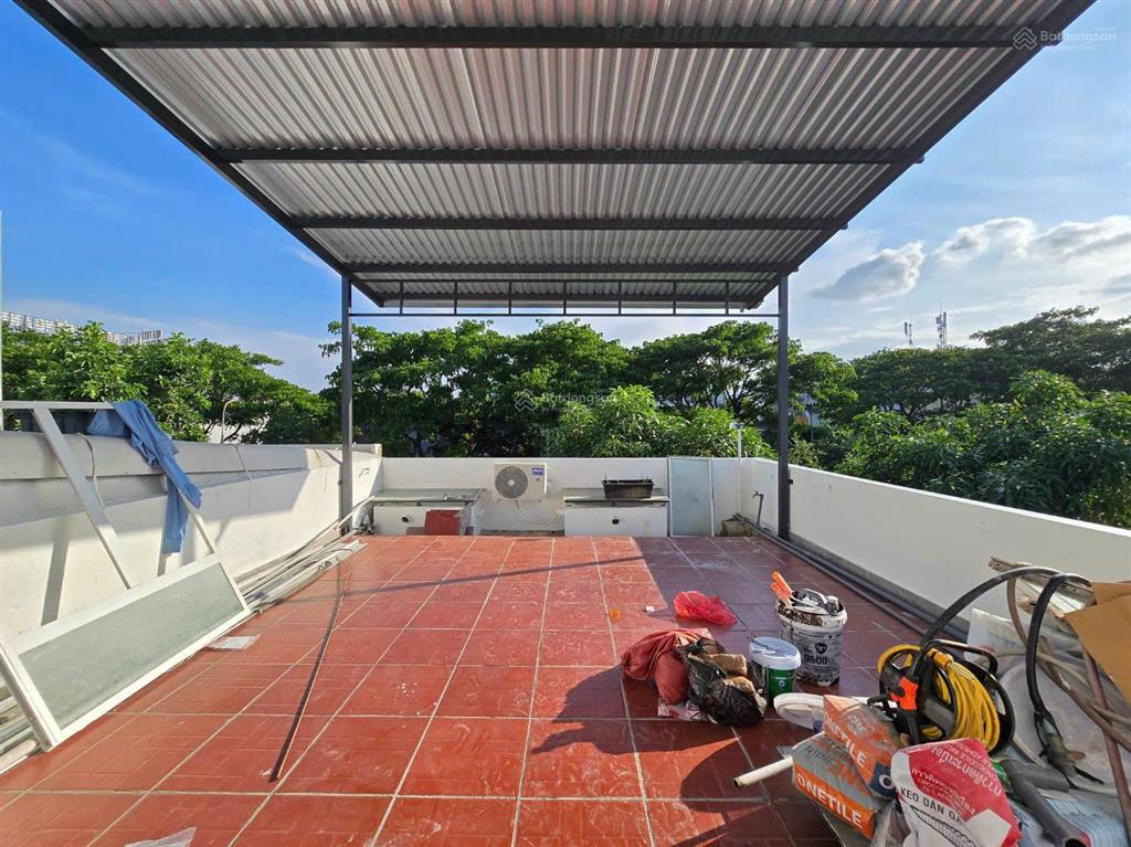 Bán gấp nhà 3 tầng mặt tiền, mới hoàn thiện, thiết kế hiện đại, full nội thất, khu dân trí cao
