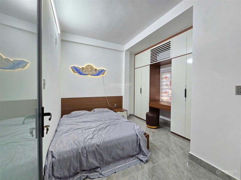 Bán gấp nhà 3 tầng mặt tiền, mới hoàn thiện, thiết kế hiện đại, full nội thất, khu dân trí cao