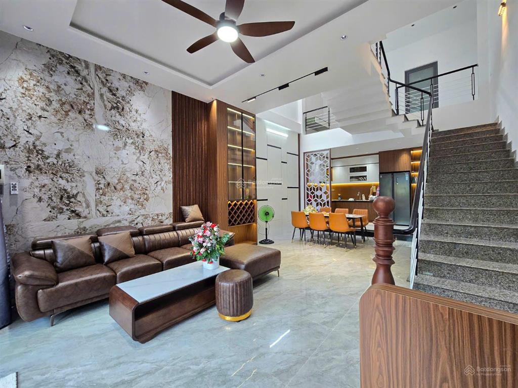 Bán gấp nhà 3 tầng mặt tiền, mới hoàn thiện, thiết kế hiện đại, full nội thất, khu dân trí cao
