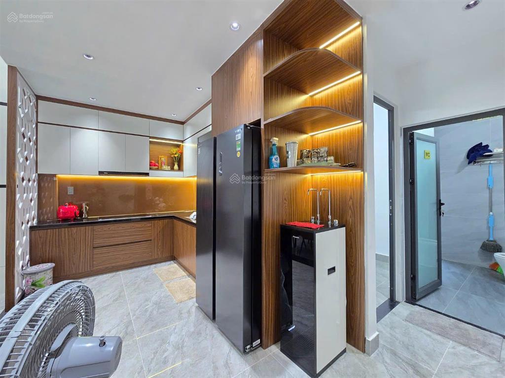 Bán gấp nhà 3 tầng mặt tiền, mới hoàn thiện, thiết kế hiện đại, full nội thất, khu dân trí cao