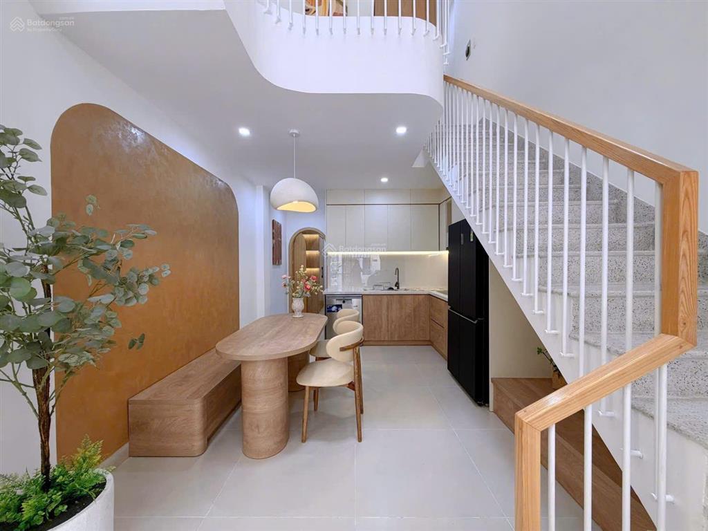Bán nhanh nhà trung tâm thanh khê, cách biển 500m, đủ tiện ích, khai thác cho thuê 25tr/th