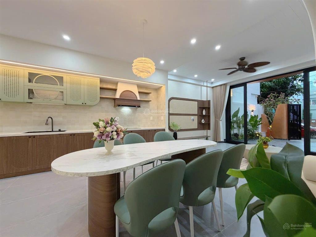 Bán nhà đẹp thiết kế mới khu sinh thái hòa xuân, nội thất sang trọng, ven sông, đường 7m5, giá tốt