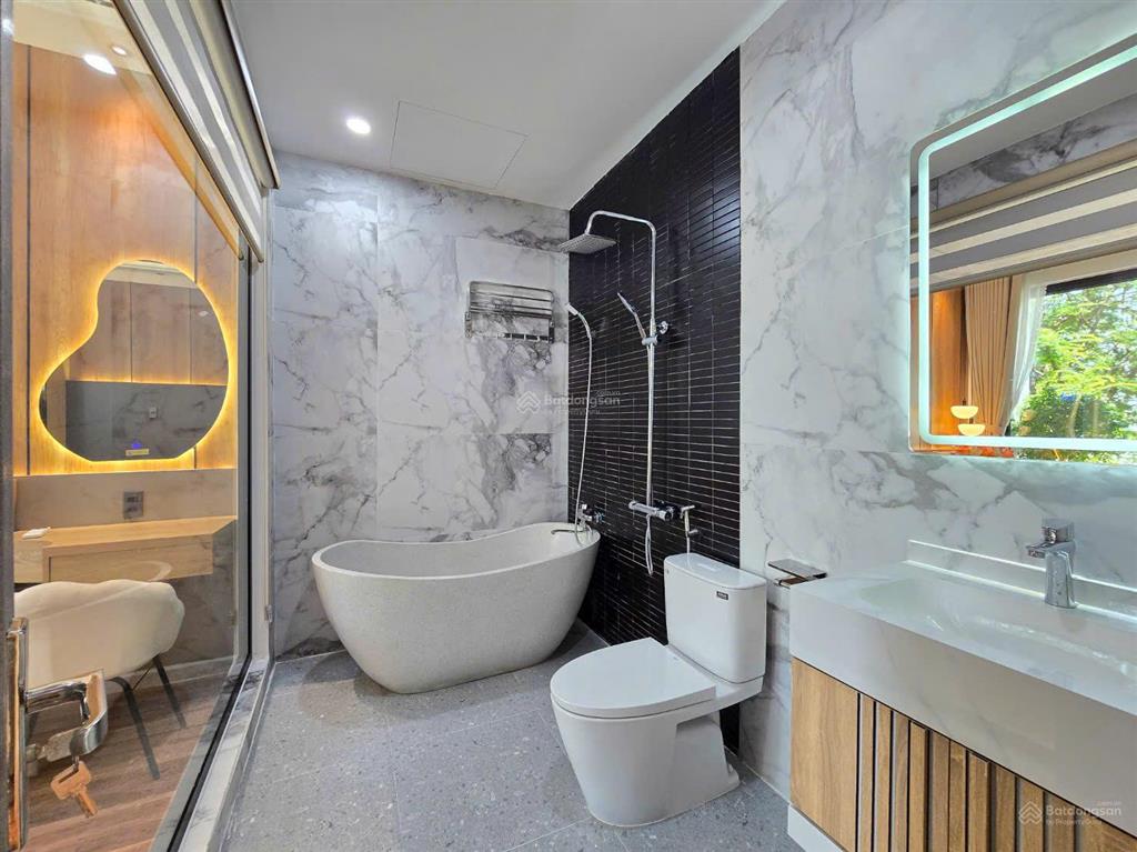 Bán nhanh nhà đẹp khu phố biển đà nẵng, cách biển 300m, khu dân trí cao, đủ tiện ích, nhỉnh 9 tỷ