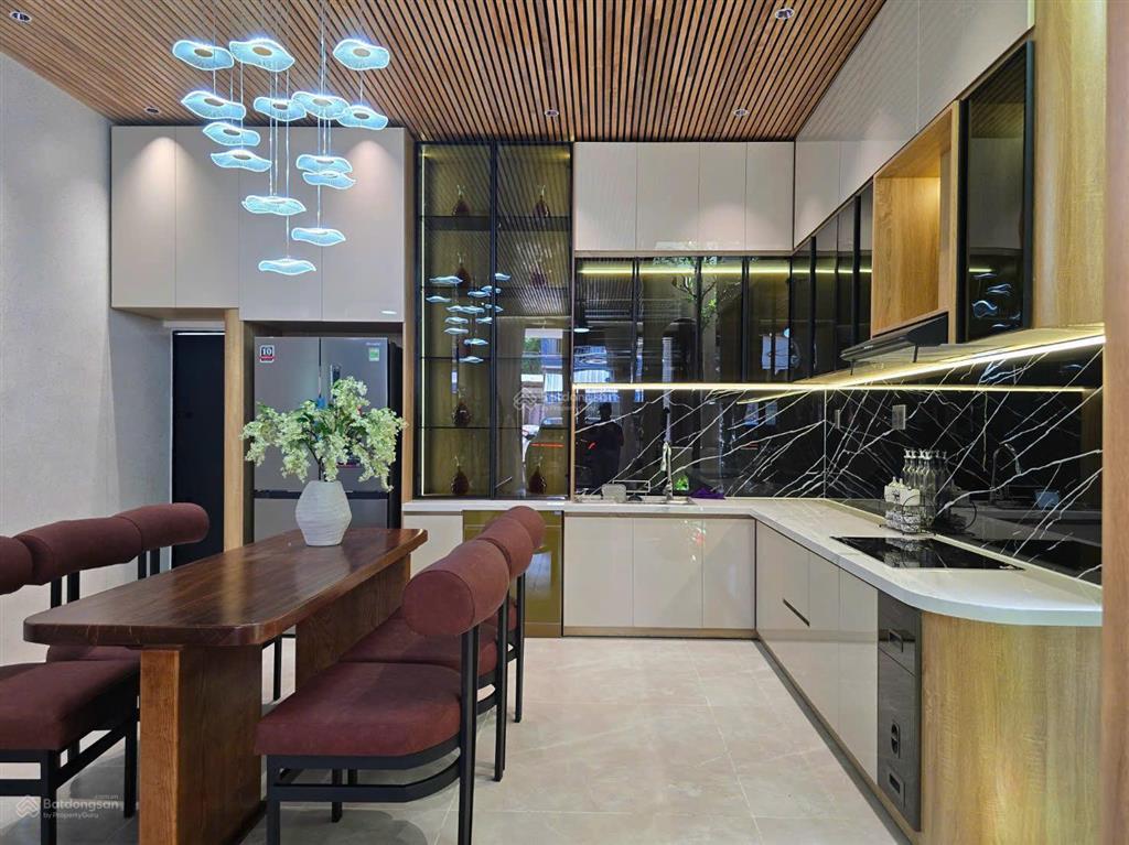 Bán nhanh nhà đẹp khu phố biển đà nẵng, cách biển 300m, khu dân trí cao, đủ tiện ích, nhỉnh 9 tỷ