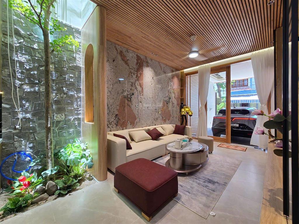 Bán nhanh nhà đẹp khu phố biển đà nẵng, cách biển 300m, khu dân trí cao, đủ tiện ích, nhỉnh 9 tỷ
