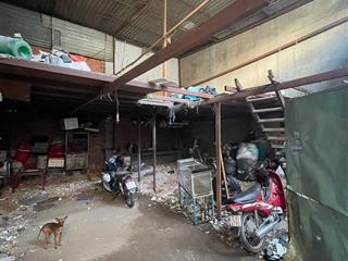 Nhà nát 65m2 ngang gần 8m  giá 4,35 tỷ  xây dựng được 6 tầng  hẻm 4m  cách 10 căn ra mt