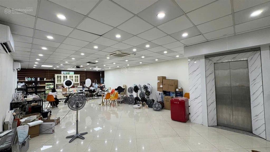 Vị trí đắc địa, vỉa hè rộng,kd sầm uất, bán nhà mặt phố lạc long quân, dt 150m x 7tầng, mt 7,8m