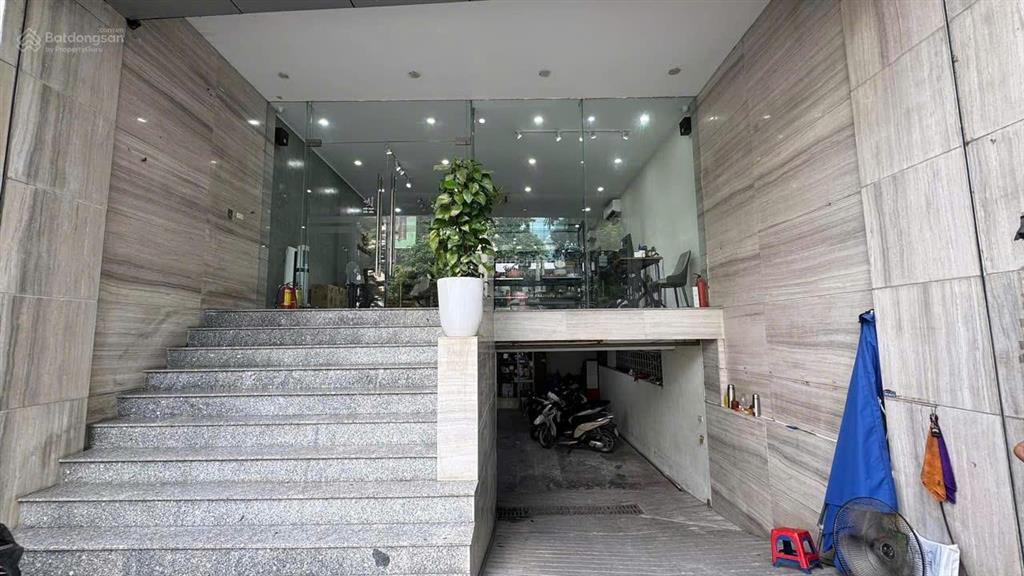 Vị trí đắc địa, vỉa hè rộng,kd sầm uất, bán nhà mặt phố lạc long quân, dt 150m x 7tầng, mt 7,8m