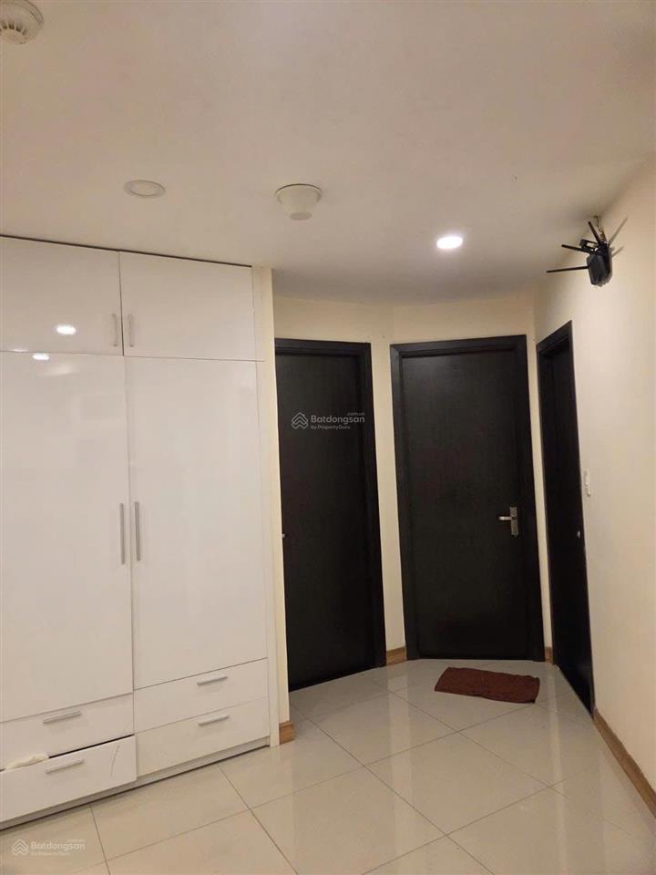 Chính chủ cần bán gấp căn hộ 2pn ở garden gate, view công viên gia định rất đẹp. giá 7.7 tỷ