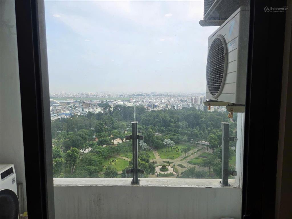 Chính chủ cần bán gấp căn hộ 2pn ở garden gate, view công viên gia định rất đẹp. giá 7.7 tỷ