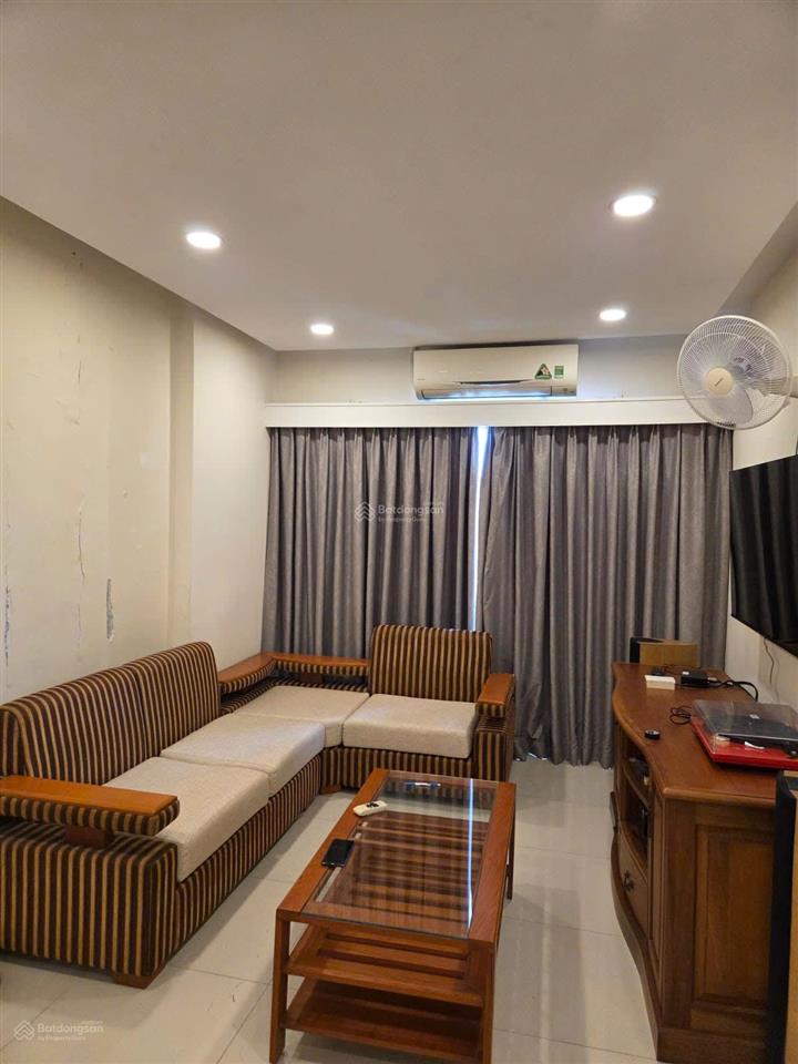 Chính chủ cần bán gấp căn hộ 2pn ở garden gate, view công viên gia định rất đẹp. giá 7.7 tỷ