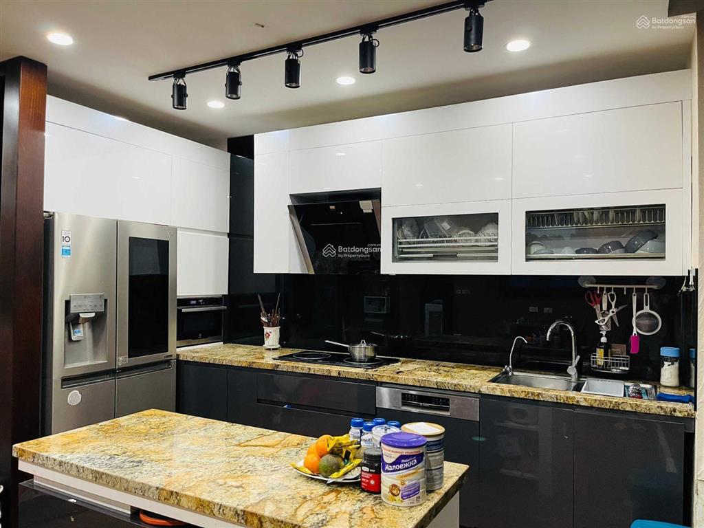 Tôi chính chủ bán căn 2 phòng ngủ, golden land, 97m2, giá 8,2 tỷ có thương lượng