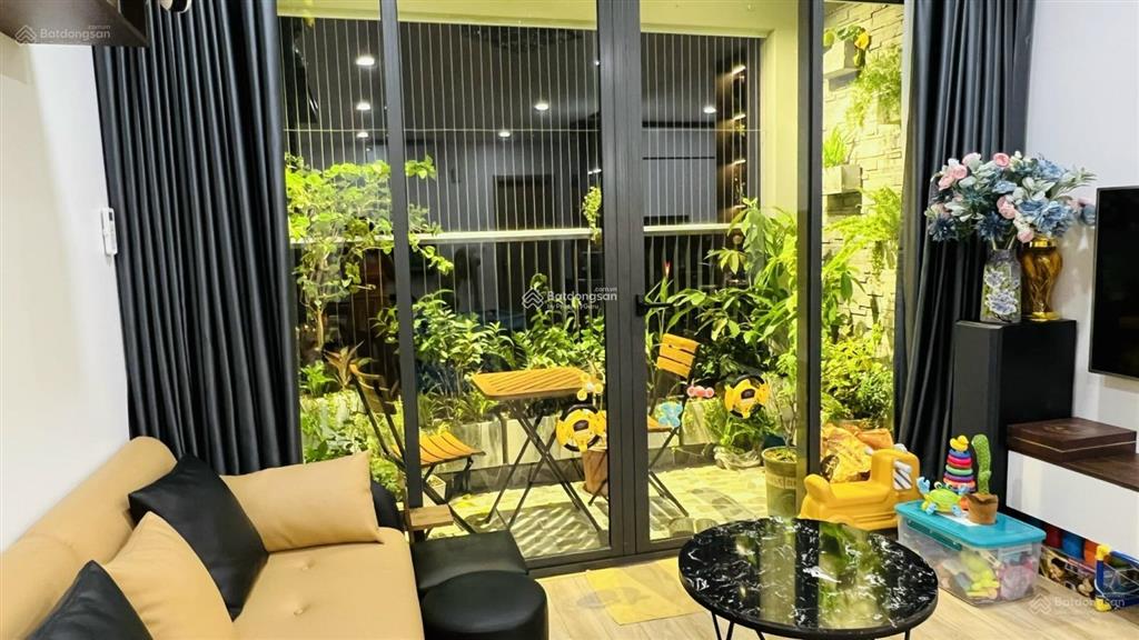 Bán căn 2pn, 95m2, căn thoáng mát chung cư golden land, giá 8 tỷ có thương lượng