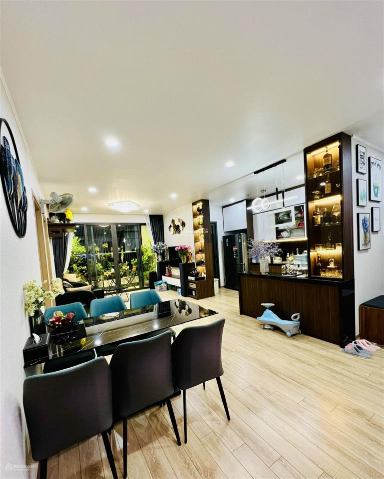 Bán căn 2pn, 95m2, căn thoáng mát chung cư golden land, giá 8 tỷ có thương lượng