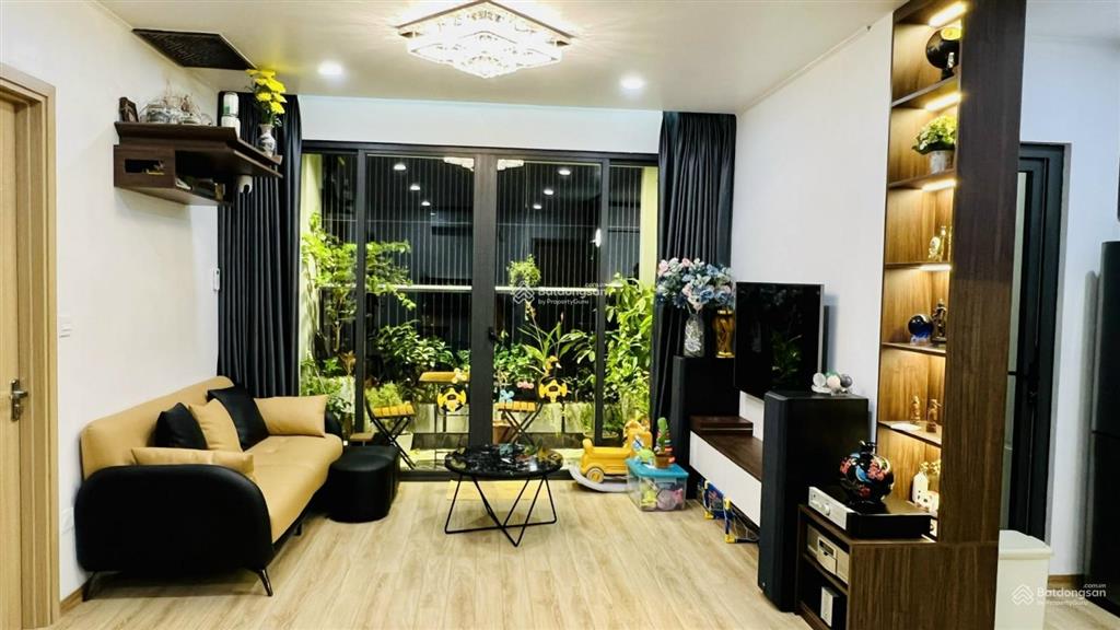 Bán căn 2pn, 95m2, căn thoáng mát chung cư golden land, giá 8 tỷ có thương lượng