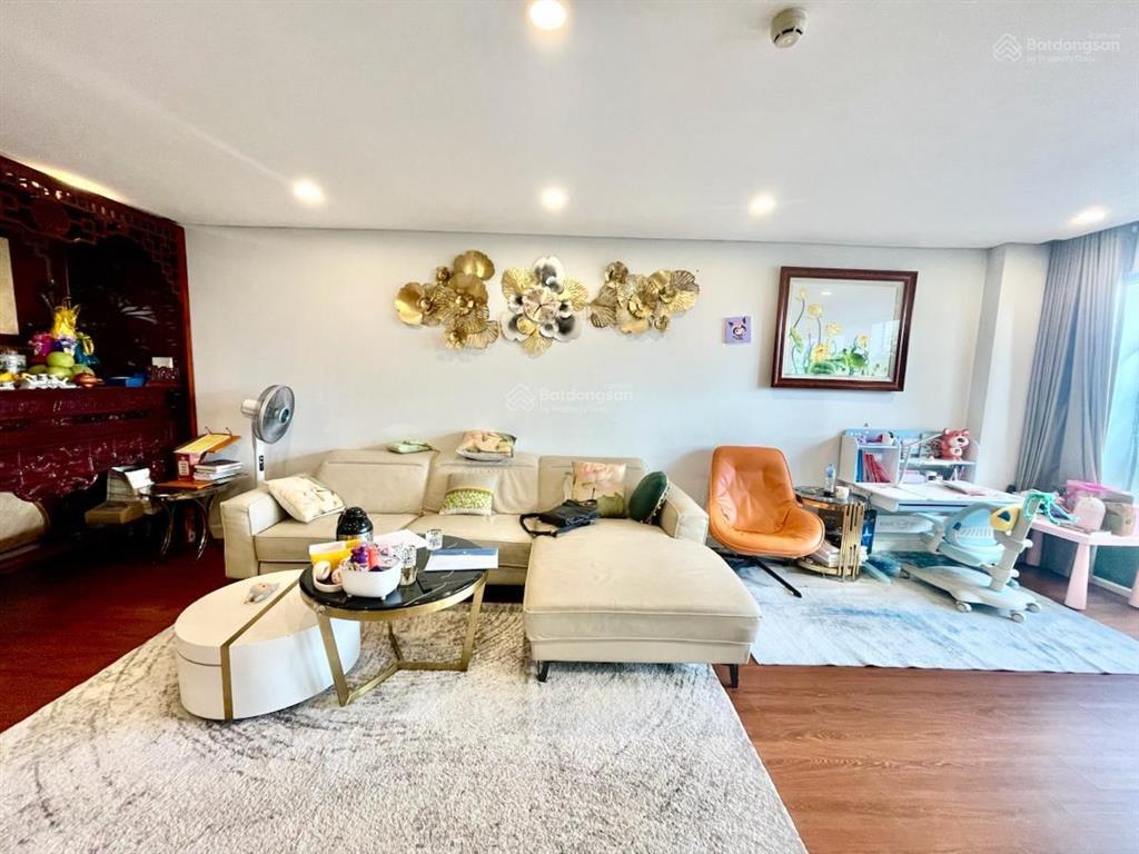 Bán căn hộ 3pn, 2wc, 102m2 tại vinhomes d'capitale, 11 tỷ vnd