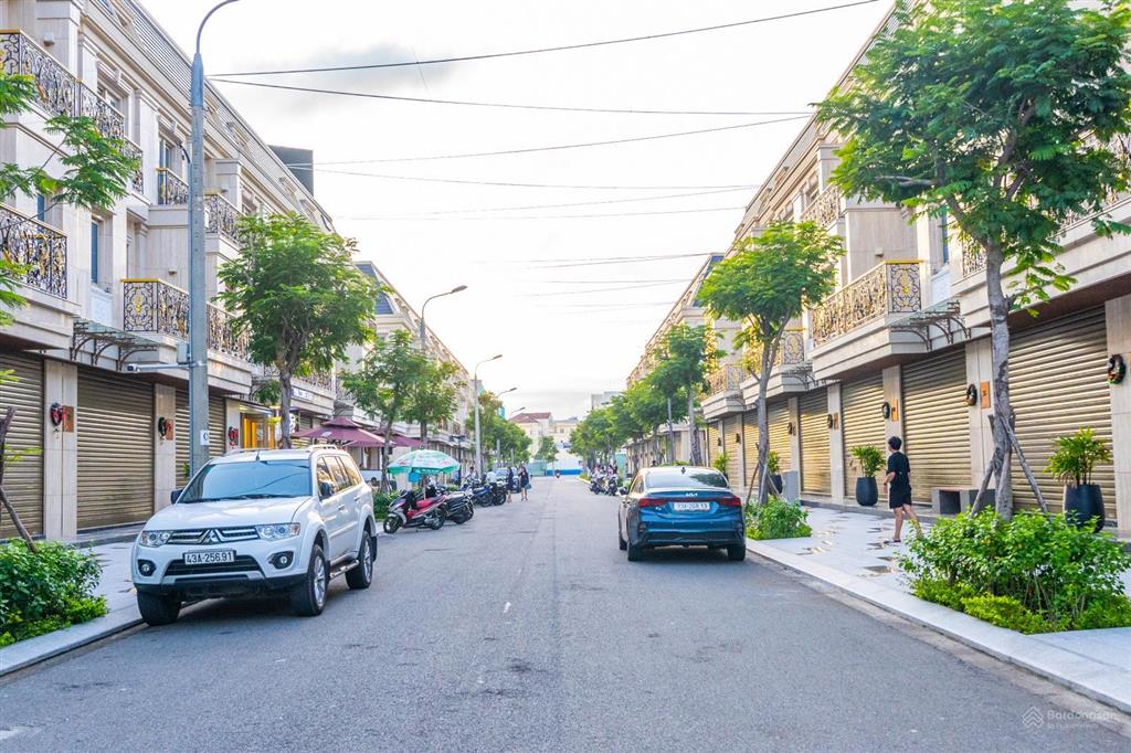 Bán villa shophouse 2 mặt tiền (ngang 8m) sát lotte mart đà nẵng 36 tỷ  cam kết cho thuê 90tr/th.