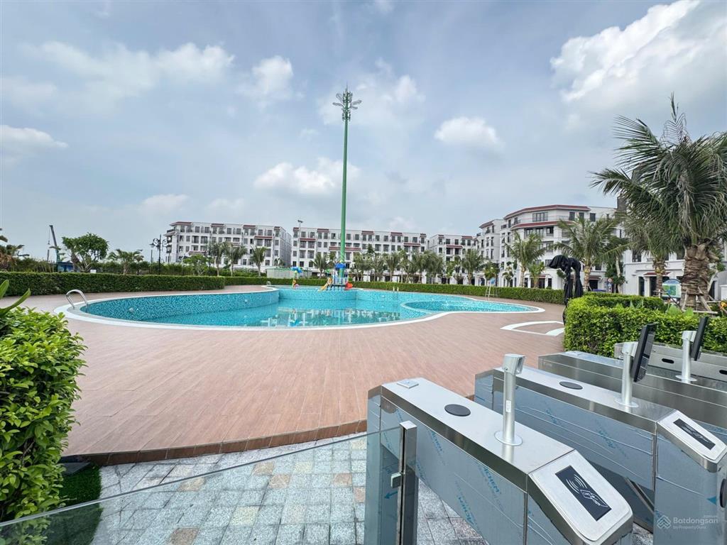 Căn giá hời tại vinhomes cổ loa giá 15,8 tỷ,  0944 369 ***