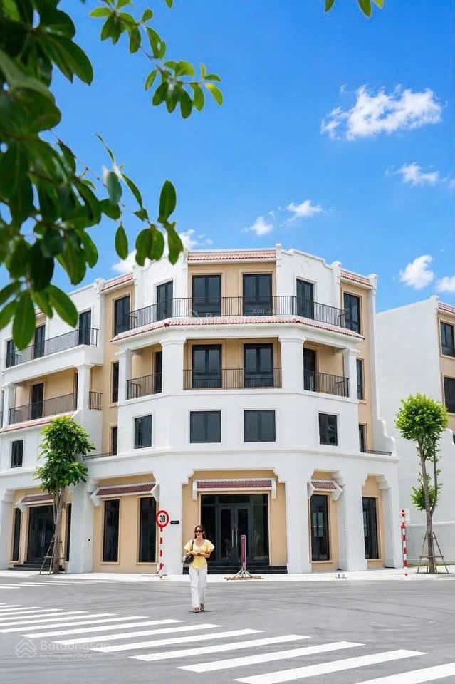 Căn mặt đường to tại vinhomes đan phượng, được vay 70% miễn cả gốc và lãi tới 36 tháng