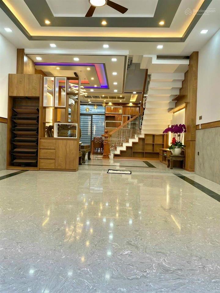 Bán gấp giá rẻ nhà hẻm lớn đường 3/2, quận 10 dt 4x20 cn 76m2 trệt 4 lầu giá chỉ 10 tỷ 700 triệu.