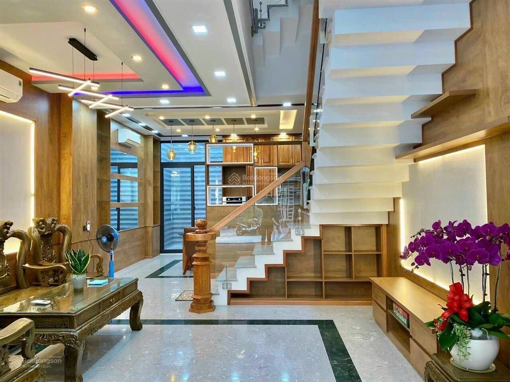 Bán gấp giá rẻ nhà hẻm lớn đường 3/2, quận 10 dt 4x20 cn 76m2 trệt 4 lầu giá chỉ 10 tỷ 700 triệu.