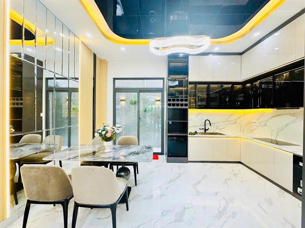 Bán gấp giá rẻ nhà hẻm lớn đường 3/2, quận 10 dt 4x20 cn 76m2 trệt 4 lầu giá chỉ 10 tỷ 700 triệu.