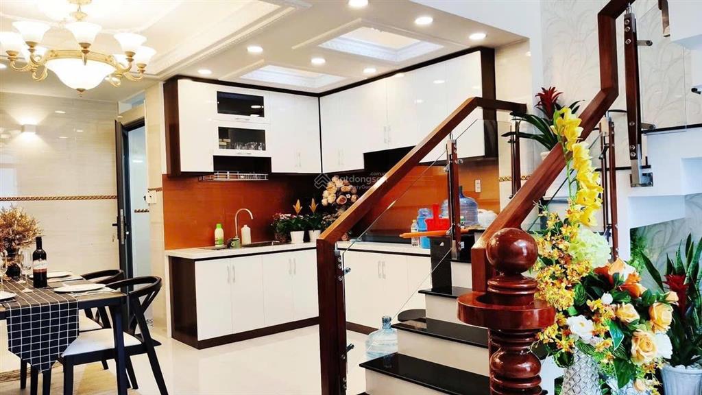 Bán gấp giá rẻ nhà hẻm lớn đường 3/2, quận 10 dt 4x20 cn 76m2 trệt 4 lầu giá chỉ 10 tỷ 700 triệu.