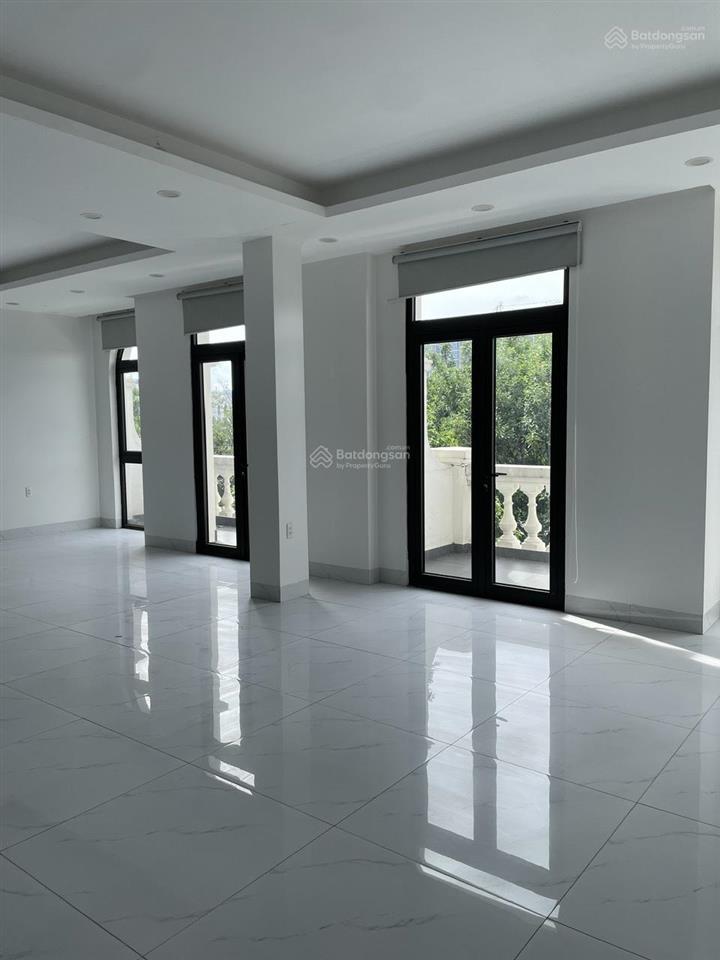55 triệu/tháng cặp shophouse 2 căn thông 500m sàn, mặt đường 52m vinhomes ocean park 1