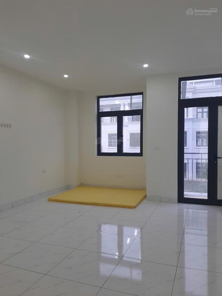 Giá 23tr cho thuê shophouse 5 tầng full điều hòa thang máy vinhomes ocp 1 gia lâm hn