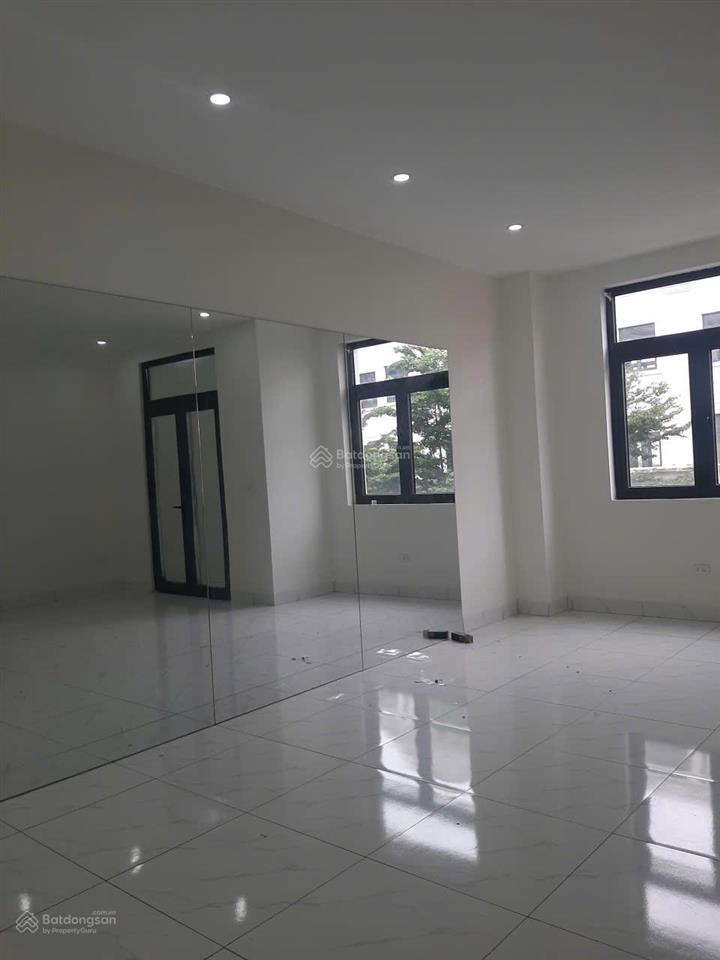 Giá 23tr cho thuê shophouse 5 tầng full điều hòa thang máy vinhomes ocp 1 gia lâm hn
