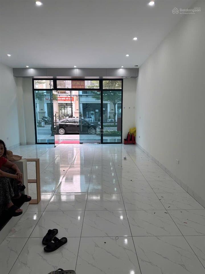 Giá 23tr cho thuê shophouse 5 tầng full điều hòa thang máy vinhomes ocp 1 gia lâm hn