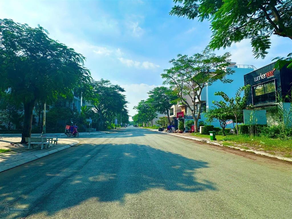 Bán gấp  1300m2 đất biệt thự  80tr/m  khu compound nguyễn duy trinh  gần sông  0931 456 ***