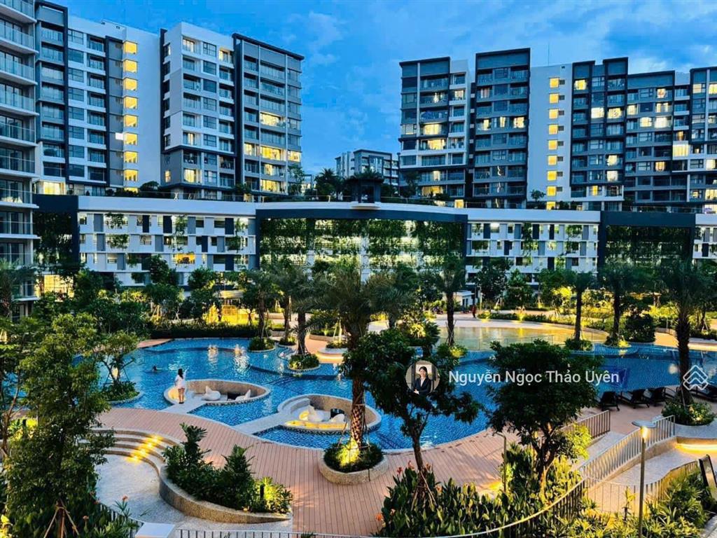 Căn góc centery ban công dài view công viên 16ha  giá 10 tỷ kèm ô xe