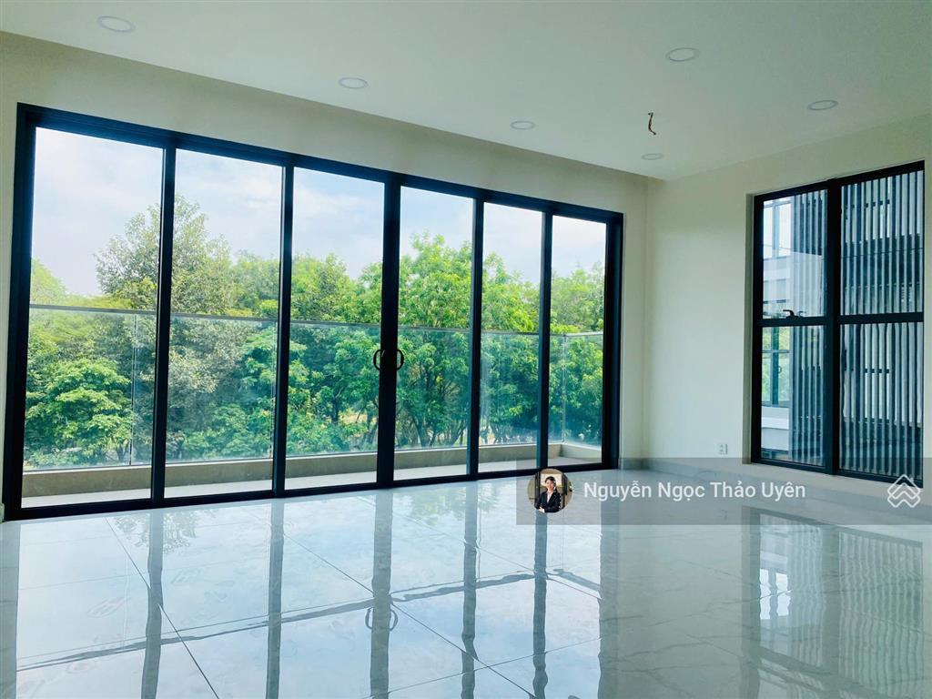 Căn góc centery ban công dài view công viên 16ha  giá 10 tỷ kèm ô xe