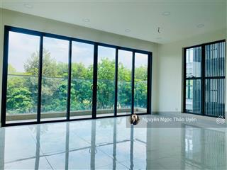 Căn góc centery ban công dài view công viên 16ha  giá 10 tỷ kèm ô xe