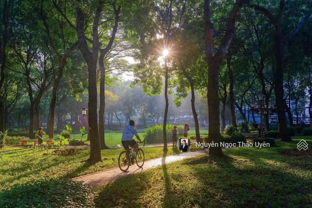 Căn góc centery ban công dài view công viên 16ha  giá 10 tỷ kèm ô xe