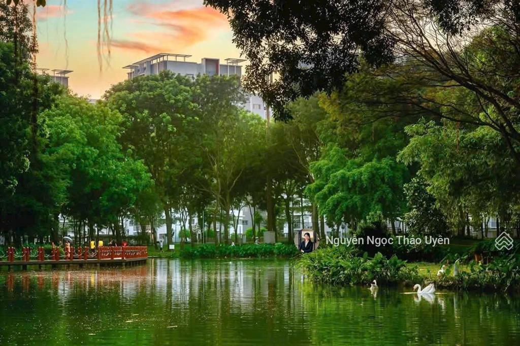 Căn góc centery ban công dài view công viên 16ha  giá 10 tỷ kèm ô xe