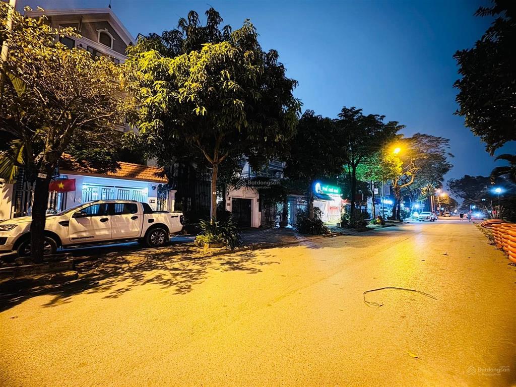 Biệt thự vip 3 mặt tiền  phố nguyễn cảnh dị kđt đại kim. 2 mặt tiền vỉa hè ô tô tránh  kinh doanh