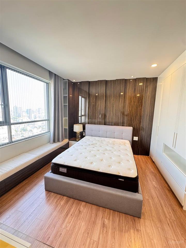 Cho thuê 3pn cc the gold view 346 bến vân đồn, quận 4 !