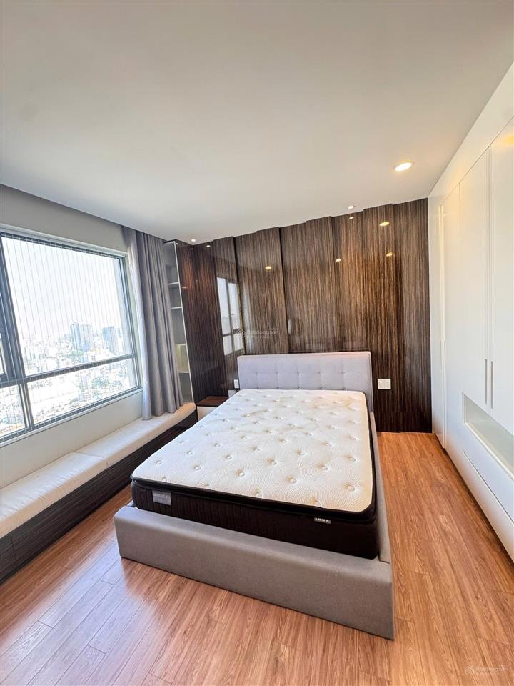 Cho thuê 3pn cc the gold view 346 bến vân đồn, quận 4 !