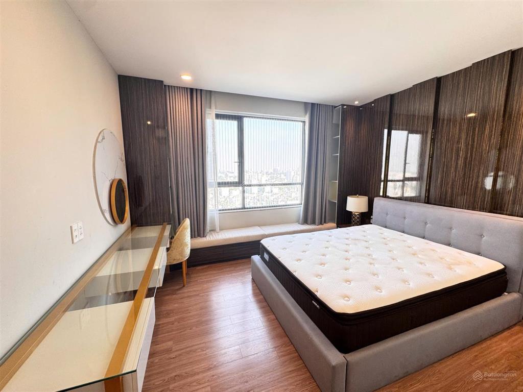 Cho thuê 3pn cc the gold view 346 bến vân đồn, quận 4 !